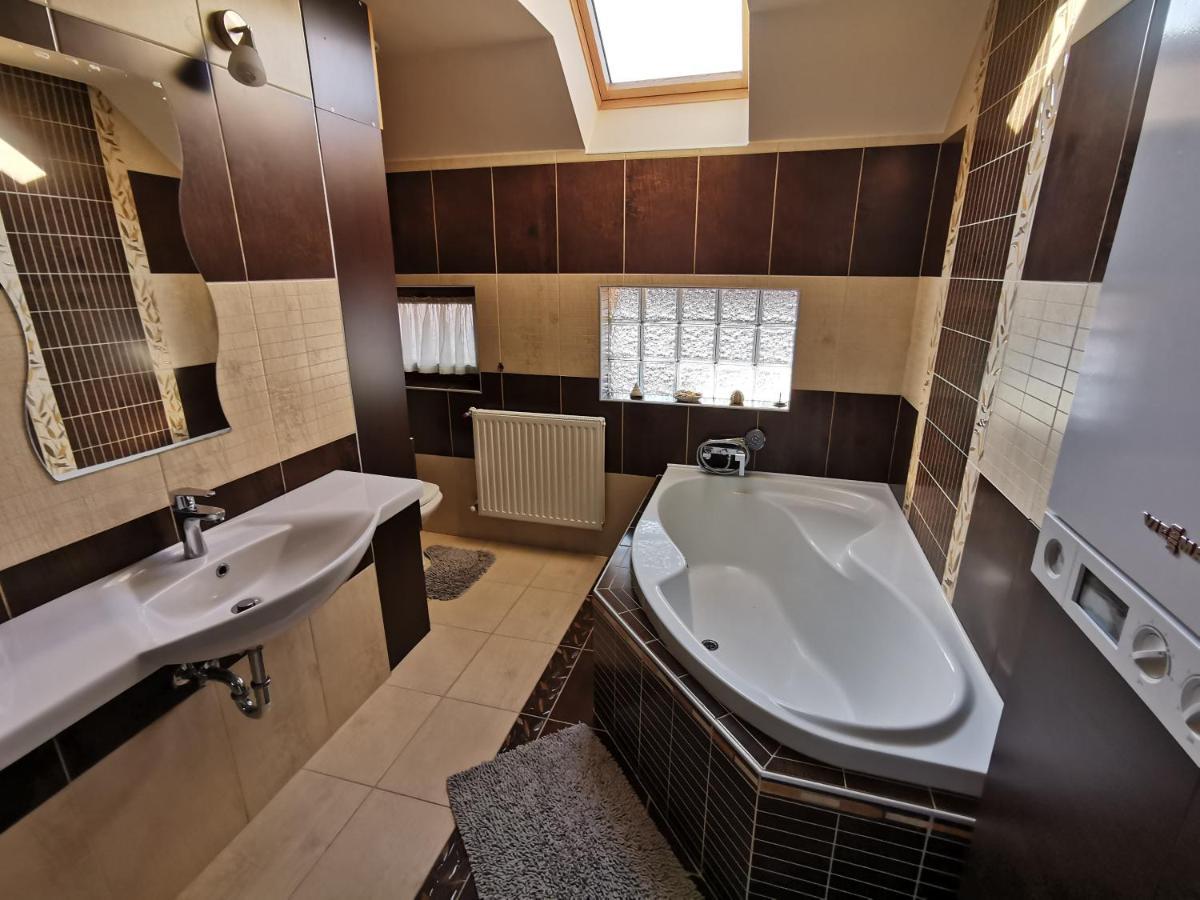 Galery Apartman Gyula Exterior foto